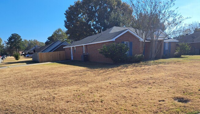 Building Photo - 844 Brookland Curv