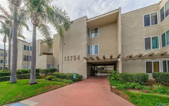 Building Photo - 13754 Mango Dr