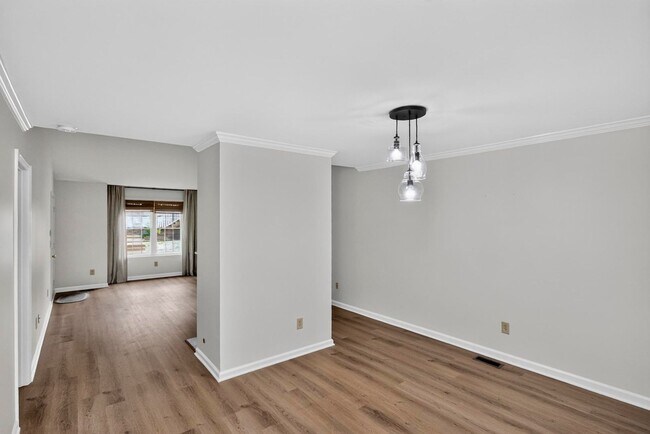 Building Photo - 137 Pepper Ridge Cir