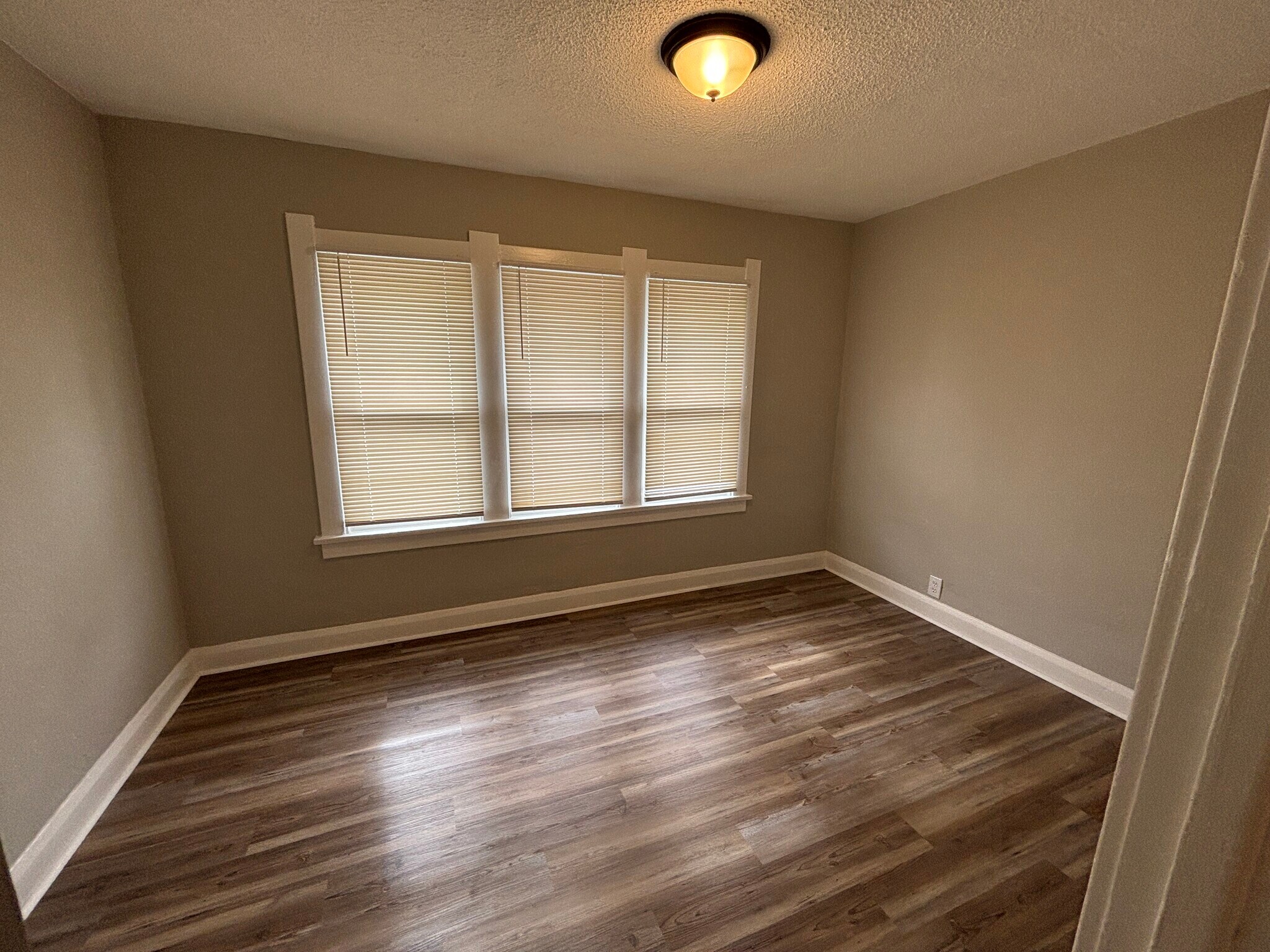 Building Photo - 3524 Leybourn Ave