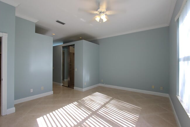 Building Photo - 240 Sussex Cir