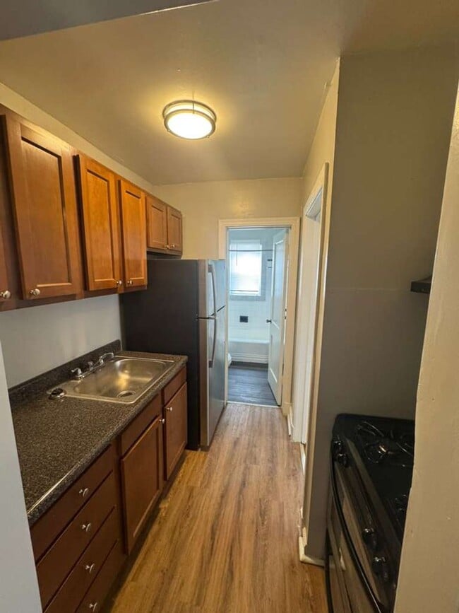 Interior Photo - 74 WEBSTER ST NE