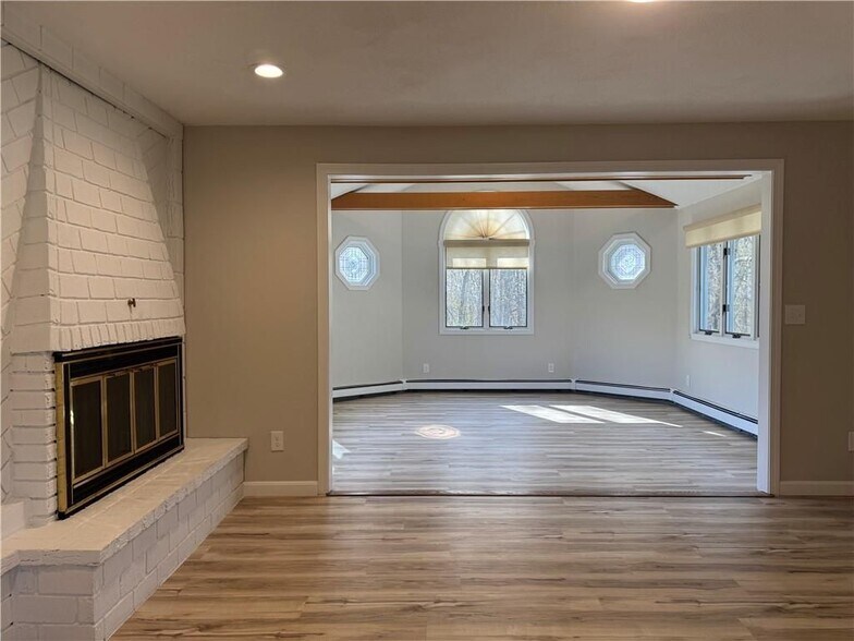 Building Photo - 4 Apple Orchard Ln