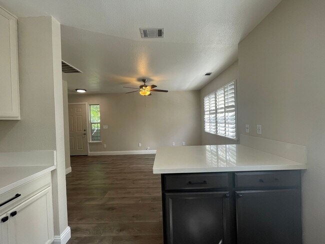 Building Photo - Amazing Location, Central Heat and Air, Washer & Dryer, Must See!