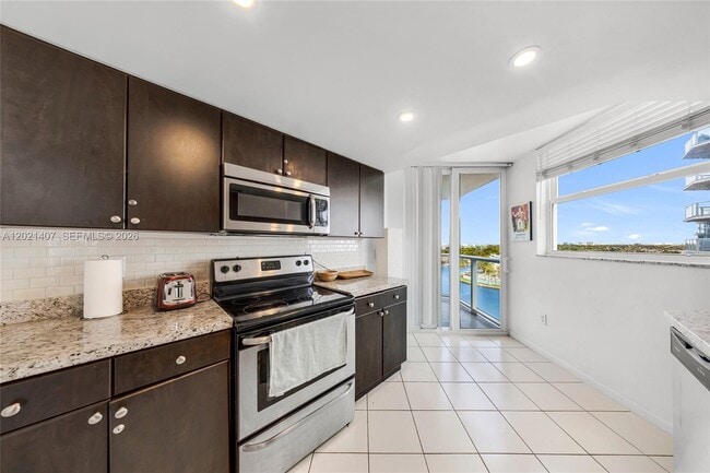 Building Photo - 5880 Collins Ave