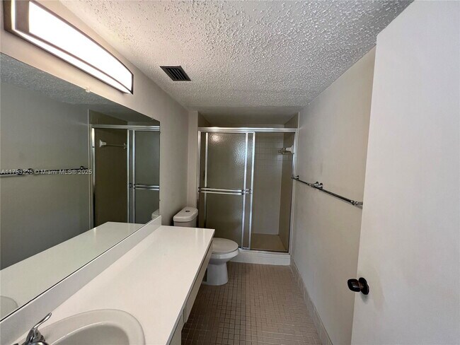 Building Photo - 2220 N Cypress Bend Dr