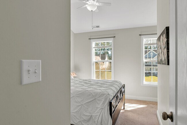 Building Photo - 218 Maidstone Dr