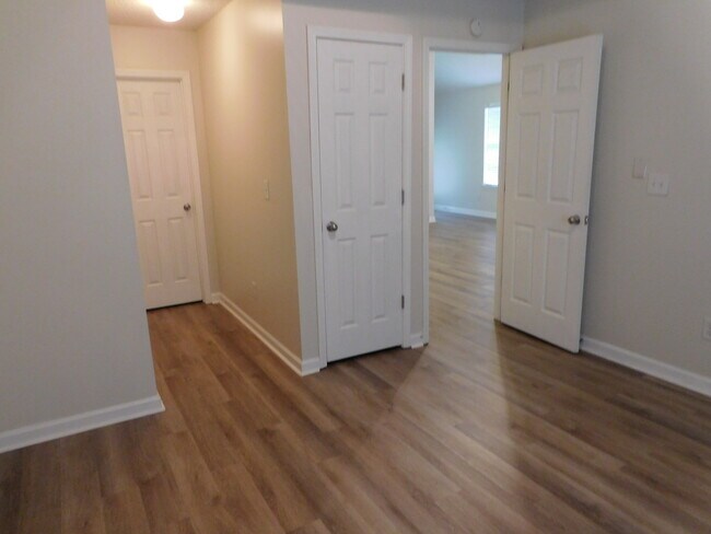 Building Photo - 330 Barshay Dr