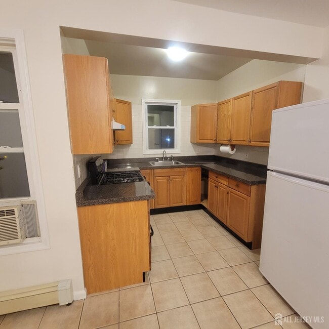 Building Photo - 195 George St