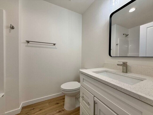 Building Photo - 3925 E 32nd Ave