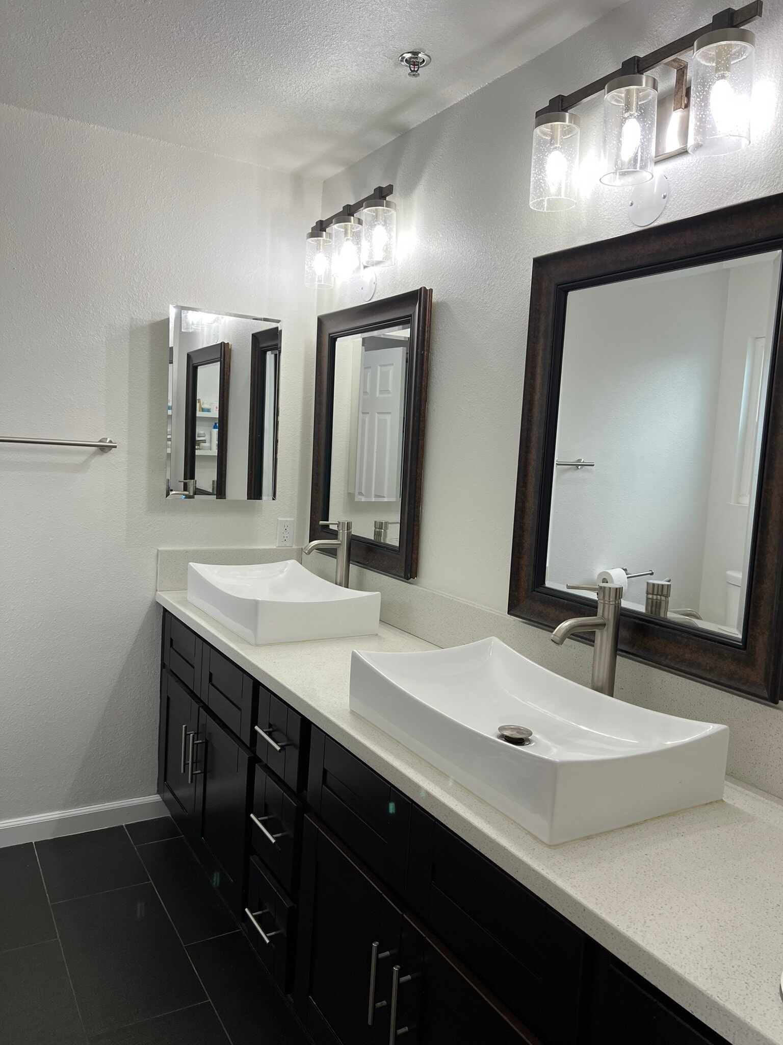 Master Bathroom - 625 E Del Mar Blvd