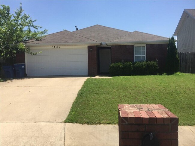 Primary Photo - 1103 SW Apache Dr