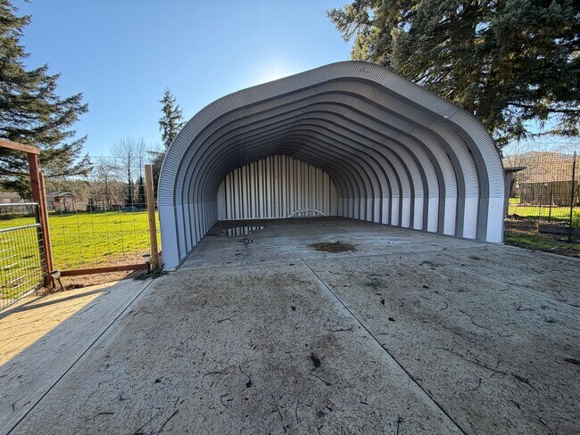 Building Photo - 2 Bedroom 1.5 bath single family home