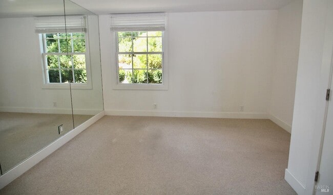 Building Photo - 201 Cleveland Ct