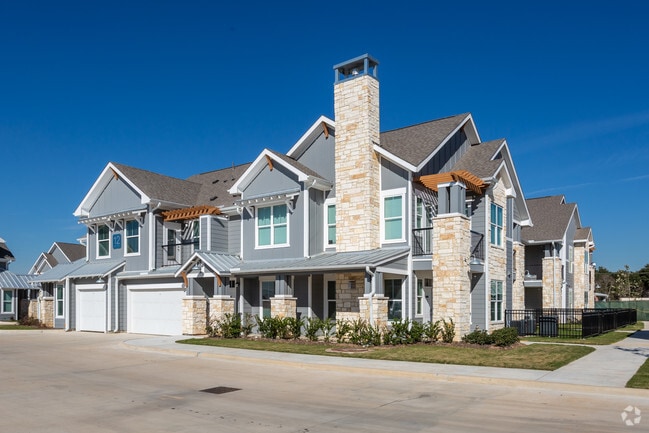 Building Photo - Lakeside Row Apartments
