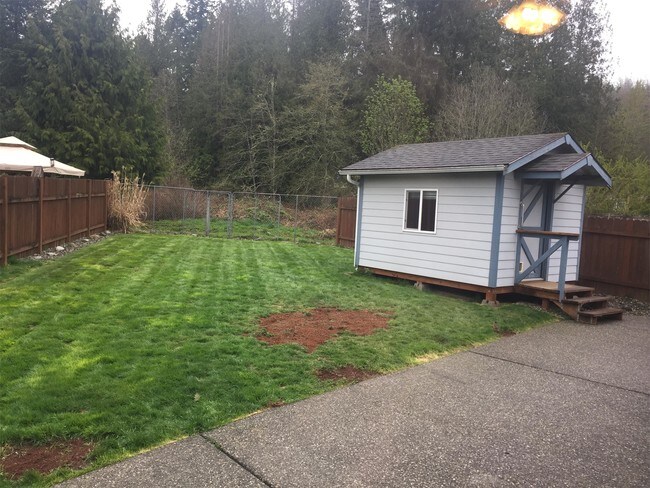 Building Photo - 915 E Galena St