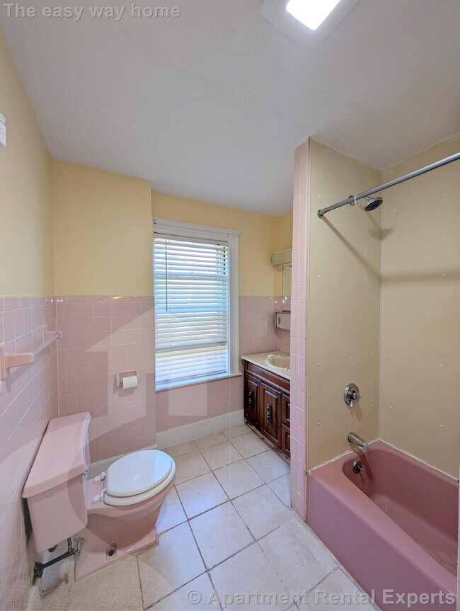 Building Photo - 58 Monument St