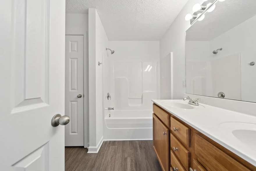 Master Bath - 1036 Monticello Pl