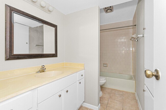 Building Photo - 12500 Melville Dr