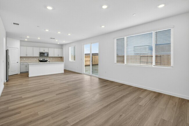 Building Photo - 56 Daytona Ct