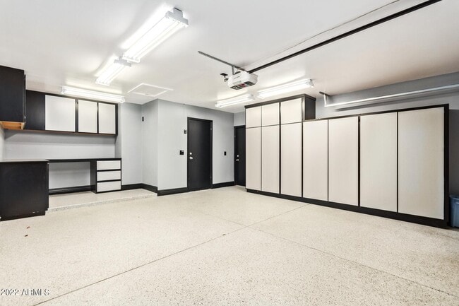 Building Photo - 5320 E Hearn Rd