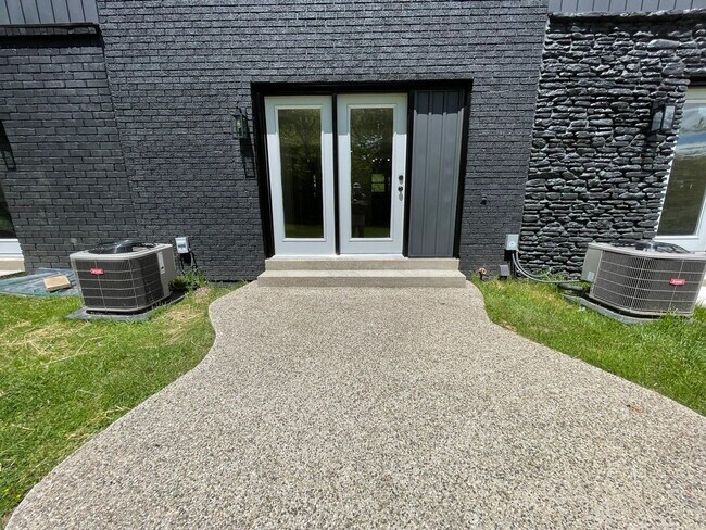 Building Photo - 1215 Mary Ross Ave