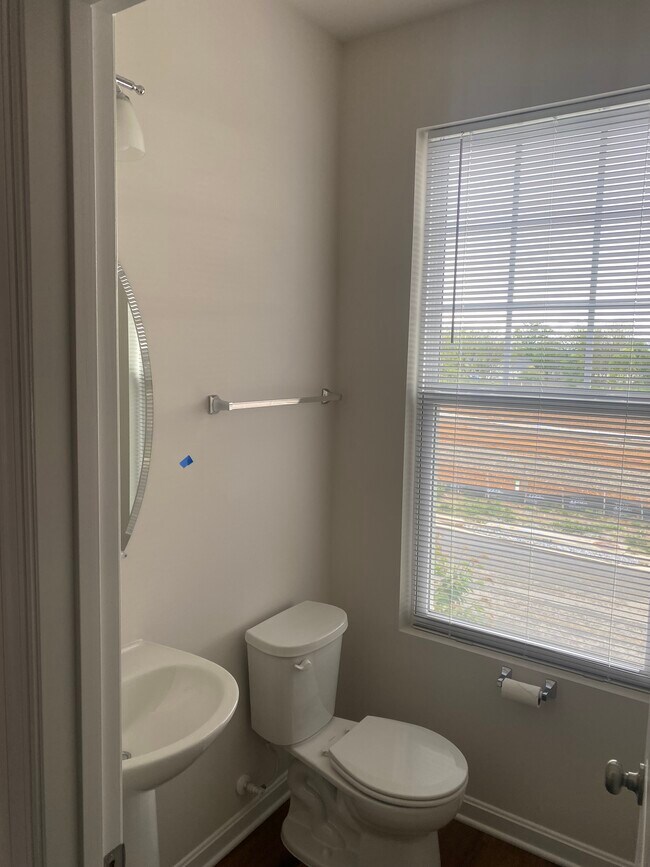 Building Photo - 36 Anthem St