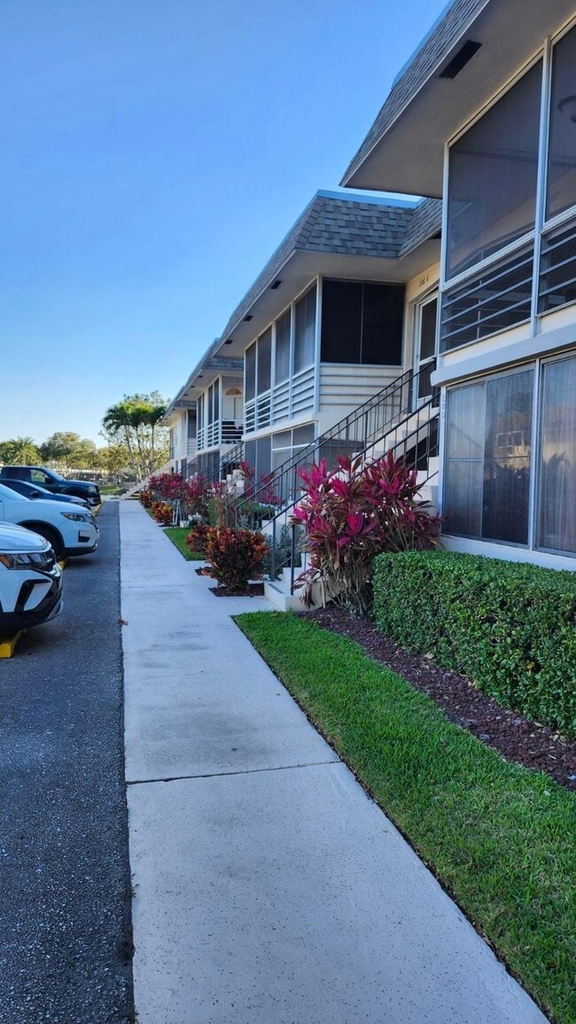 Building Photo - 200 Stratford O