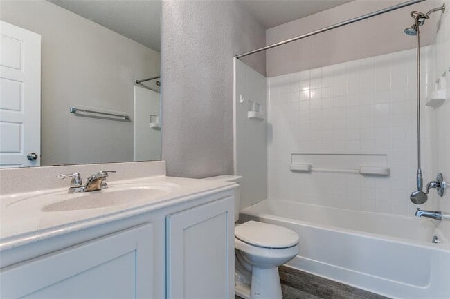 Building Photo - 617 Saddle Forest