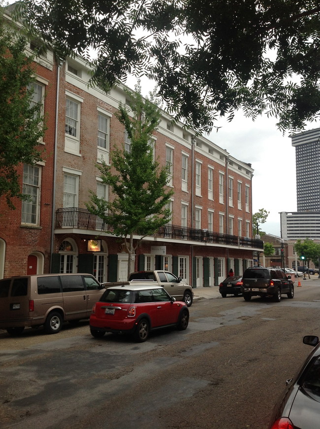 Building Photo - 800 St Charles Ave