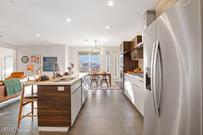 Building Photo - 245 Emerald Tower Dr