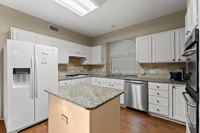 Building Photo - 1226 Rivercrest Dr