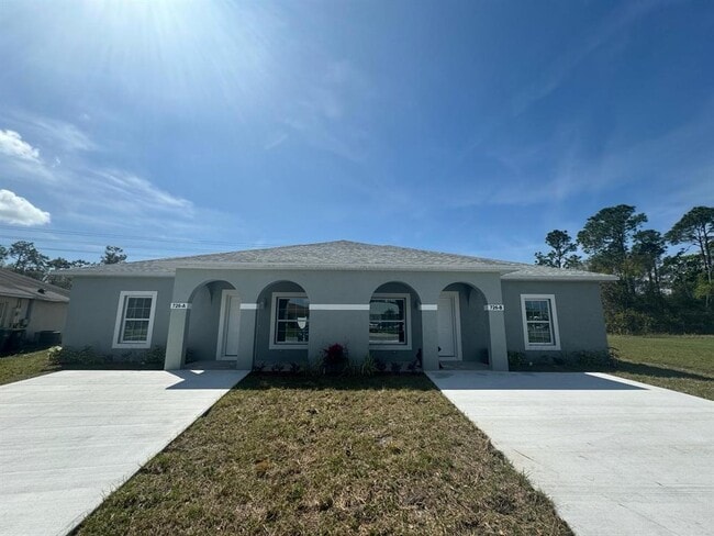 Building Photo - 726 Bobcat Ct