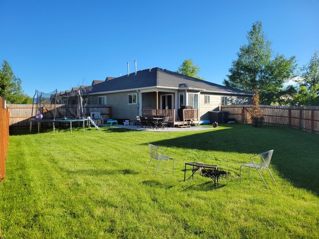 Building Photo - 190 Droulliard Ave