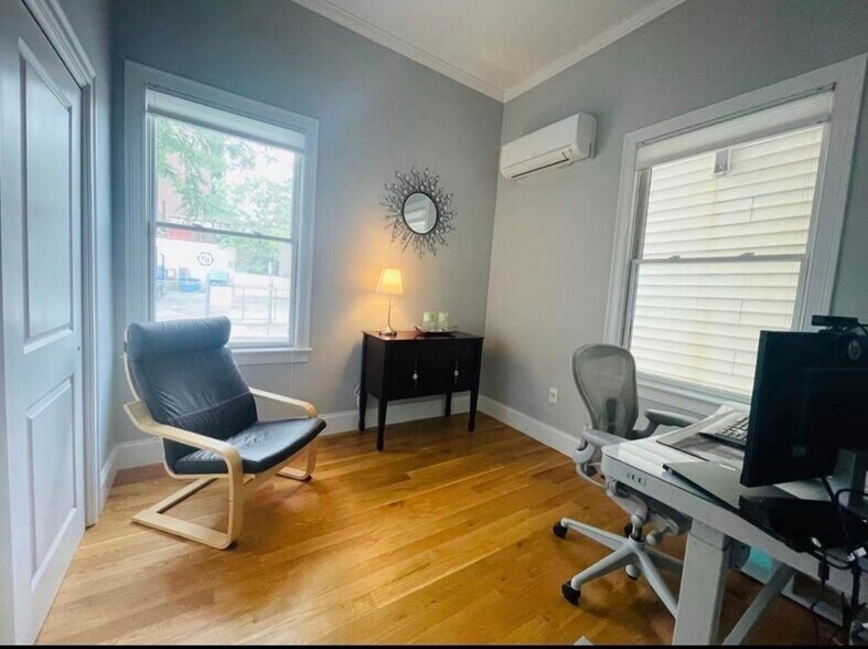 Building Photo - 189 Charles St