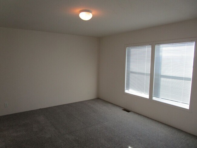 Building Photo - Newer Spacious Home in Ochoco West Subdivision - Available Soon!