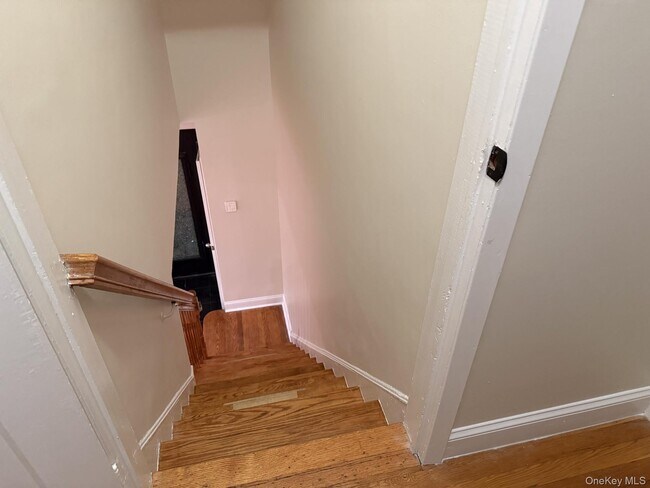 Building Photo - 147 Primrose Dr