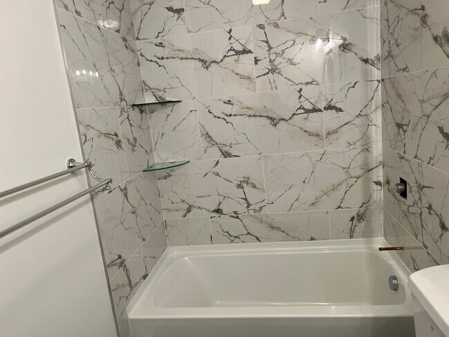 Building Photo - 808 Phoenix Dr