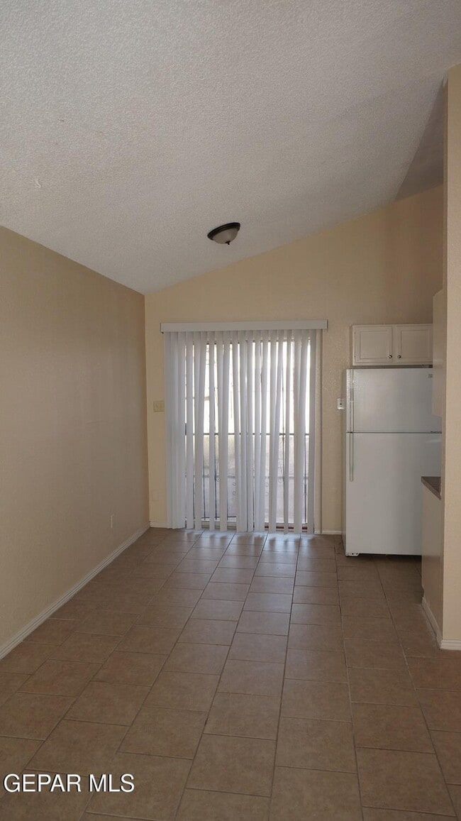 Building Photo - 6069 Bridalveil Dr