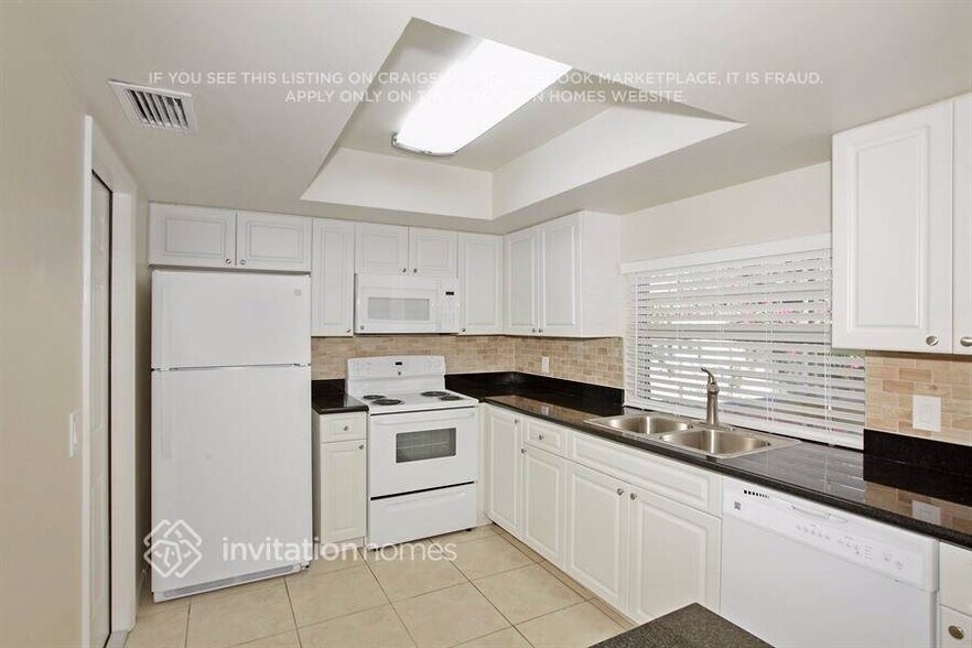 Building Photo - 350 NW 99th Way