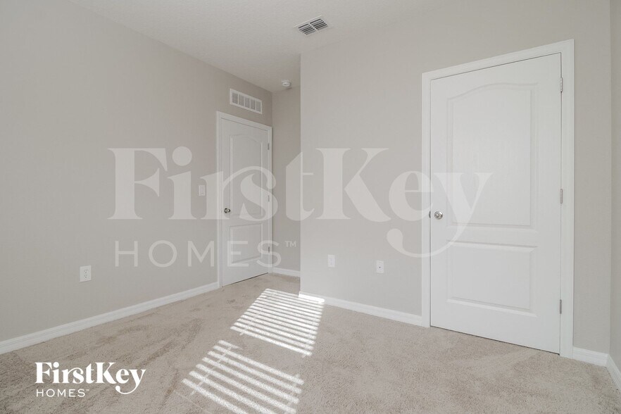 Building Photo - 325 Aberdeen Dr