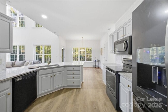 Building Photo - 7709 Sedgebrook Dr E