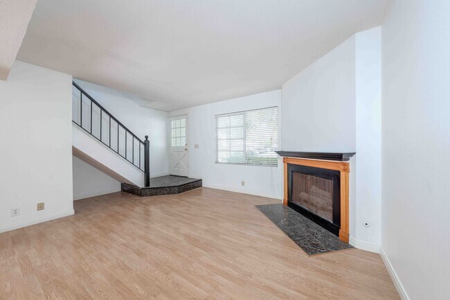 Building Photo - 36 Greenbough