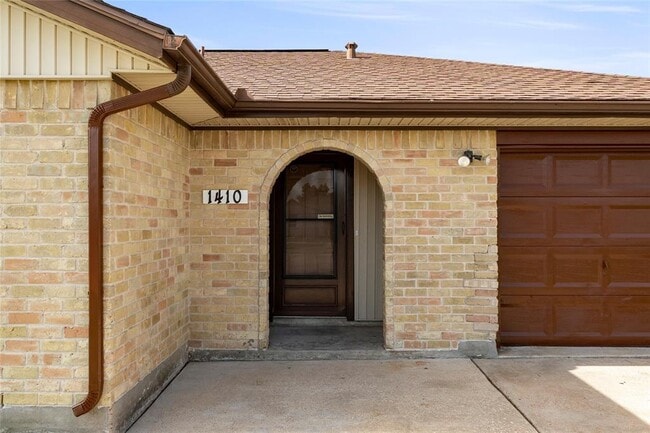 Building Photo - 1410 PI Cir
