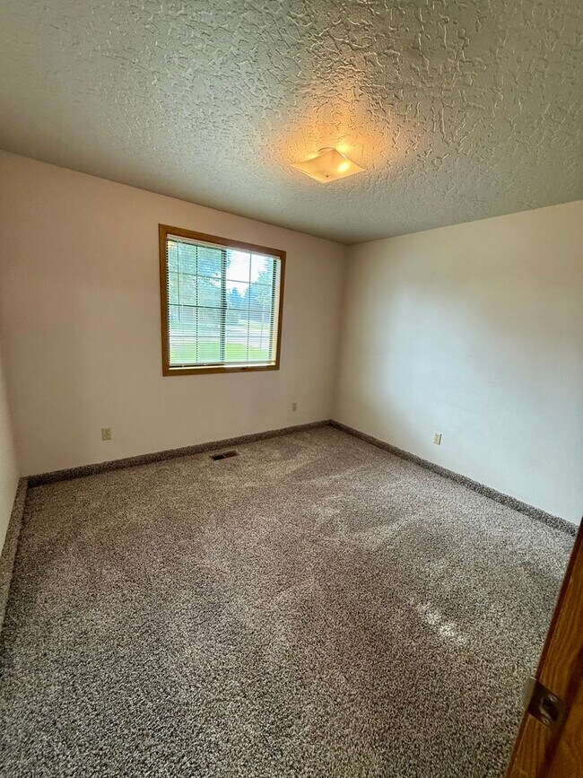 Building Photo - 3 bed 2 bath single family home in Nampa c...