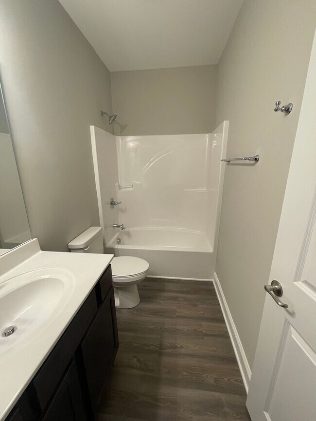 Building Photo - 2-Bedroom Townhome in Lenoir City