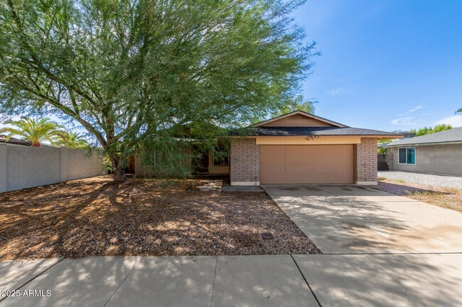 Primary Photo - 5603 W Greenbriar Dr