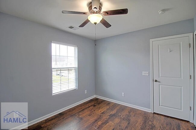 Building Photo - 207 Bender St