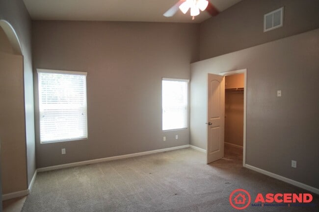 Building Photo - Charming 4-Bedroom, 2-Bathroom Home in Nor...
