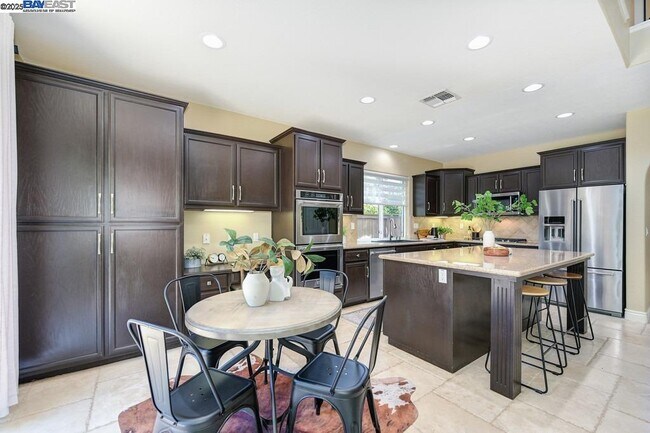 Building Photo - 1207 Villagio Dr